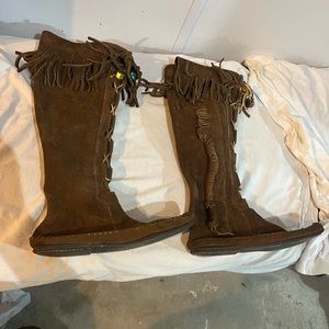 Women’s vintage moccasin boots
